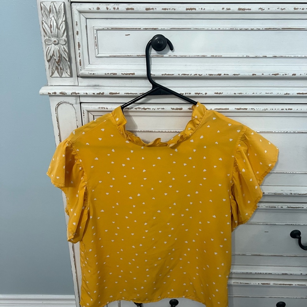 Yellow/white top.
